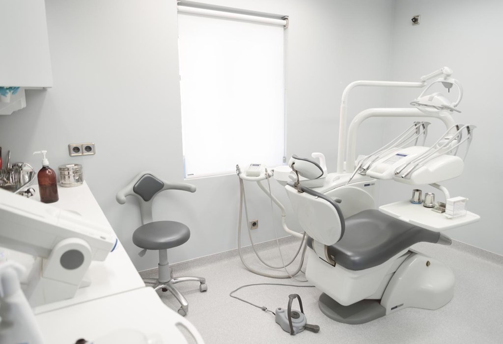 Foto 1 Corrección estética de pequeñas alteraciones dentales en Alcorcón