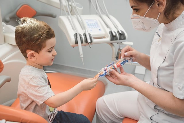 Haz que su primera visita al dentista en Alcorcón sea positiva - Imagen 1