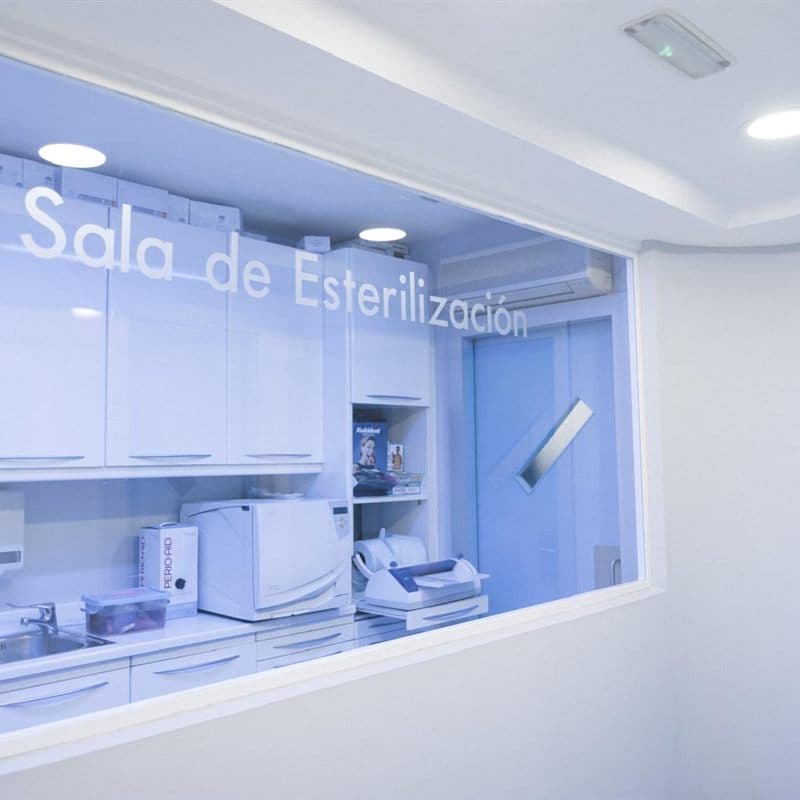 Sala de tratamiento de la clínica dental Dr. Godino en Alcorcón
