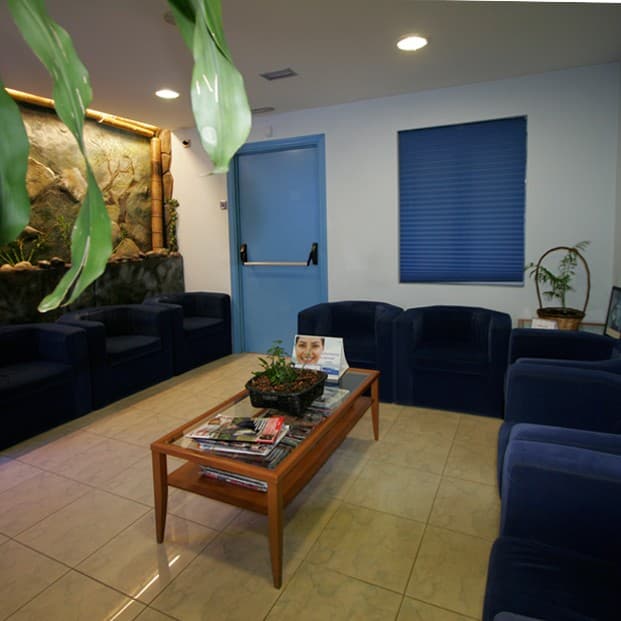 Sala de espera de la clínica dental Dr. Godino en Alcorcón
