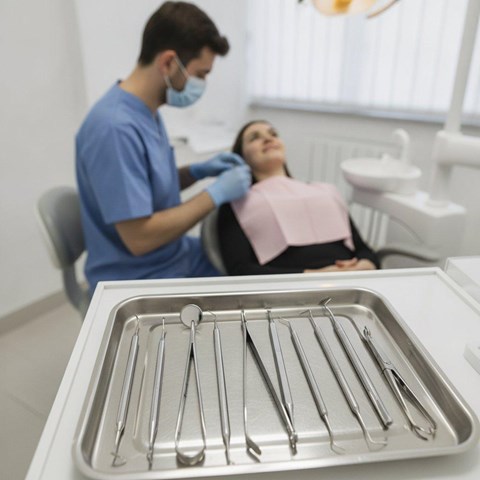 Limpieza bucodental profesional en Alcorcón - Imagen 1