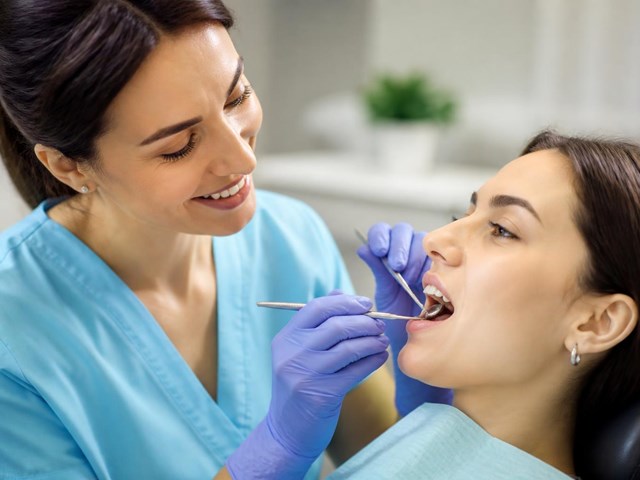 Pide cita para una consulta dental gratuita en Alcorcón